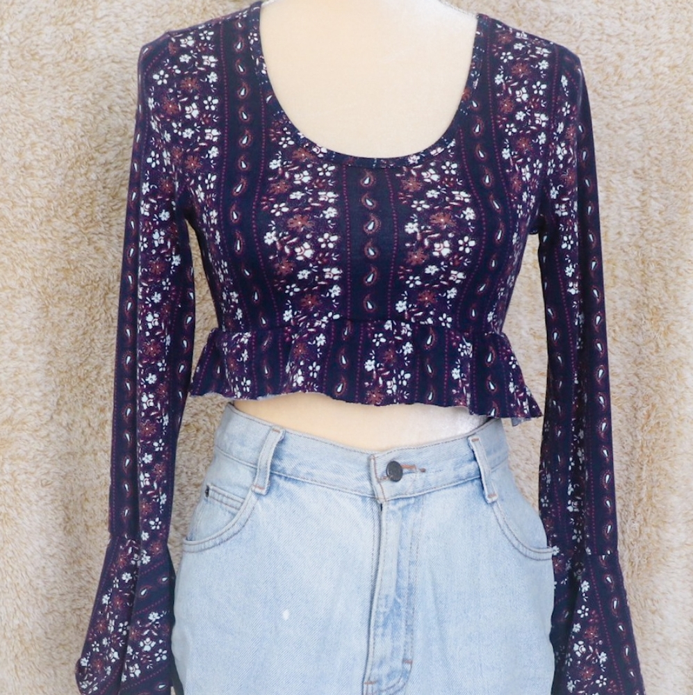 Floral bell sleve top - Picture 2 of 4